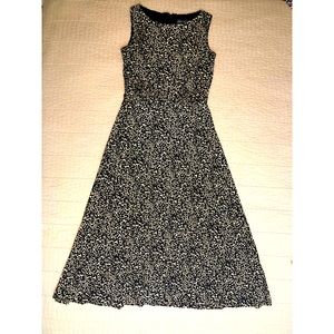 Like new! Jessica Howard midi-length dress.